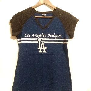 Women's LA Dodgers v-neck medium raglan shirt